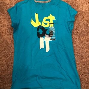 Nike tee shirt NWT